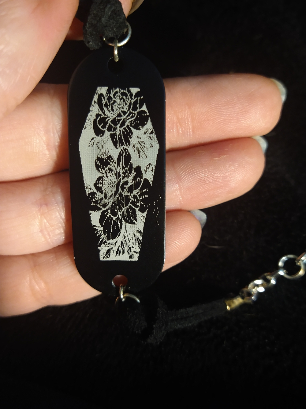Black Floral Engraved Pendant Bracelet